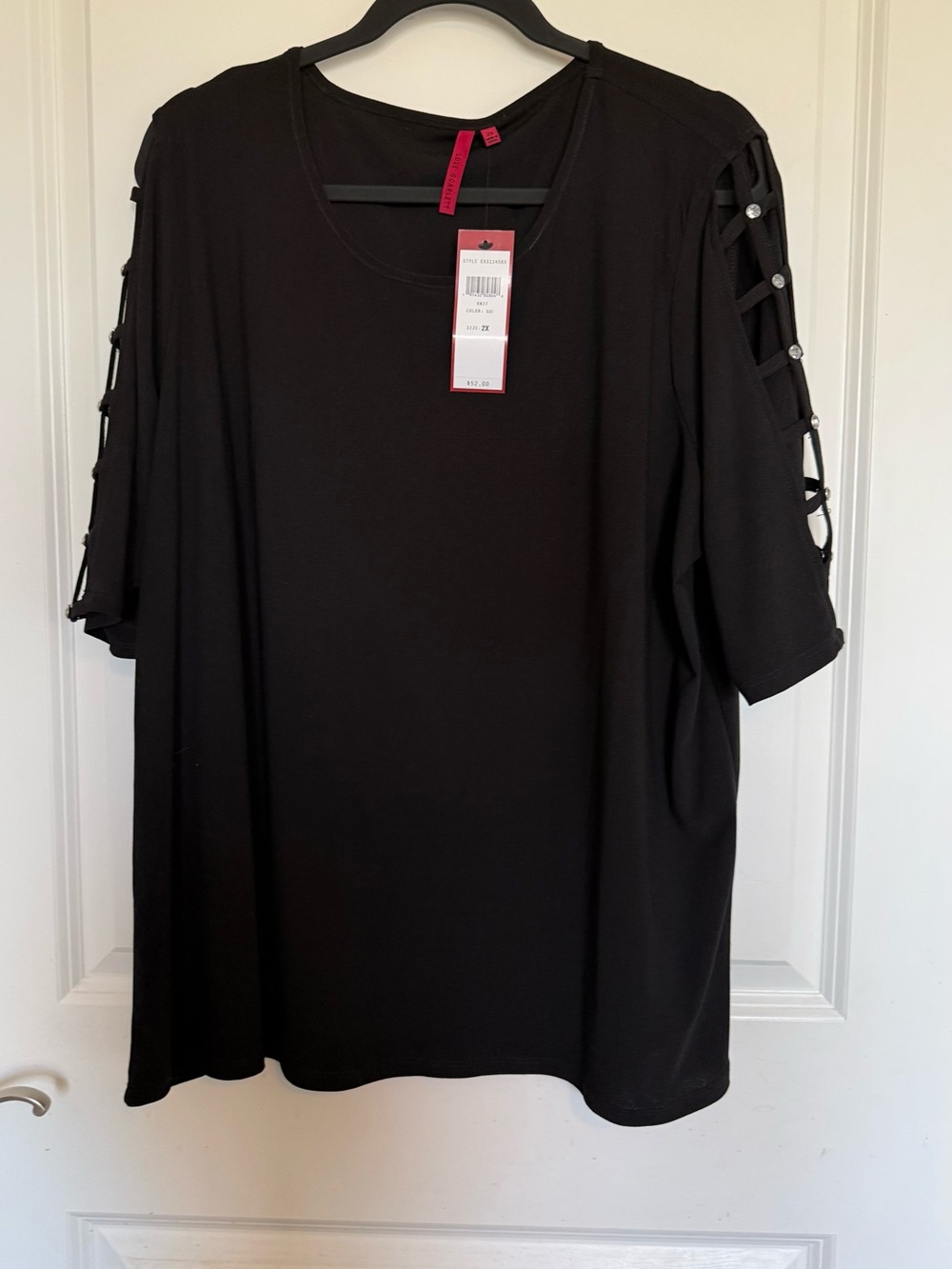 Women's Short-Sleeve Cutout Sleeve Tee - Black